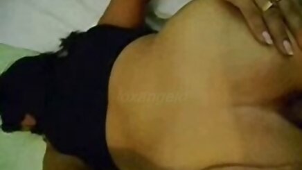 Cứng và sâu phim sex hay hd khong che nắm tay cô gái tóc vàng bị trói